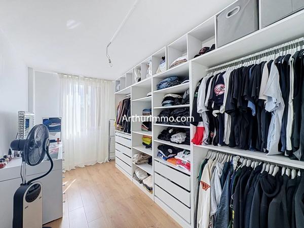 Vente                                                      Appartement
                        
                     4 pièces                      65 m2                     à Valenton