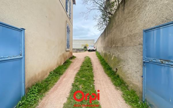 Immeuble à vendre    11 pièces • 196,96 m2 Montluçon