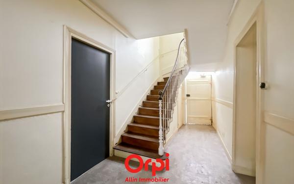 Immeuble à vendre    11 pièces • 196,96 m2 Montluçon