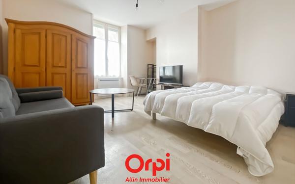 Immeuble à vendre    11 pièces • 196,96 m2 Montluçon