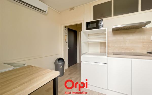 Immeuble à vendre    11 pièces • 196,96 m2 Montluçon