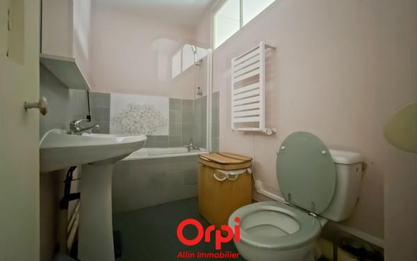 Immeuble à vendre    11 pièces • 196,96 m2 Montluçon