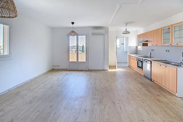 A VENDRE à LORGUES un appartement 72 m² 3 pièces + 2 places de stationnement en sous-sol
