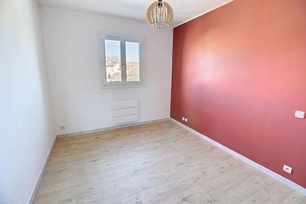 A VENDRE à LORGUES un appartement 72 m² 3 pièces + 2 places de stationnement en sous-sol