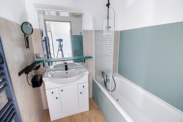 A VENDRE à LORGUES un appartement 72 m² 3 pièces + 2 places de stationnement en sous-sol