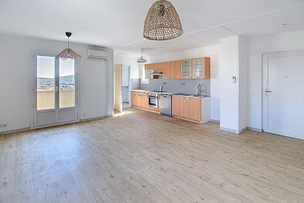 A VENDRE à LORGUES un appartement 72 m² 3 pièces + 2 places de stationnement en sous-sol