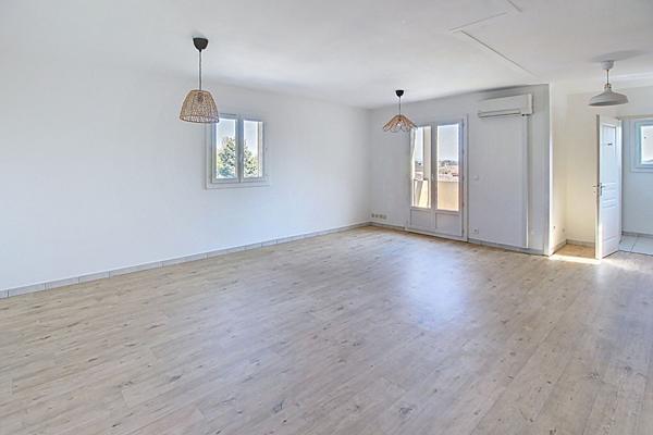 A VENDRE à LORGUES un appartement 72 m² 3 pièces + 2 places de stationnement en sous-sol