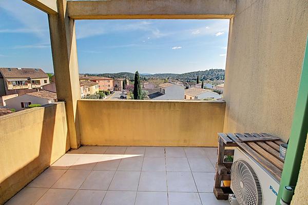 A VENDRE à LORGUES un appartement 72 m² 3  pièces + 2 places de stationnement en sous-sol
