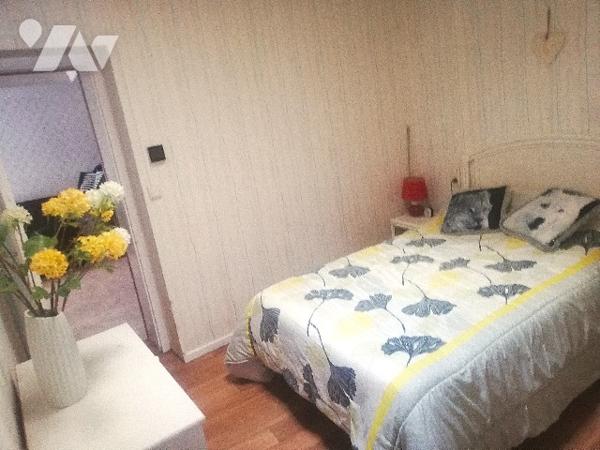 En centre-ville maison ancienne de plain-pied avec dépendances et jardin à vendre en viager occupé.