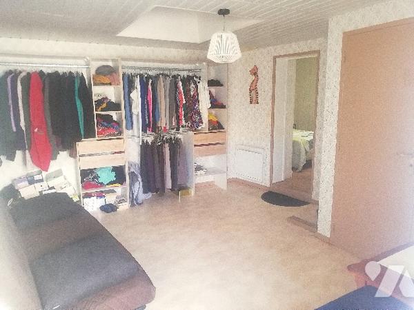 En centre-ville maison ancienne de plain-pied avec dépendances et jardin à vendre en viager occupé.