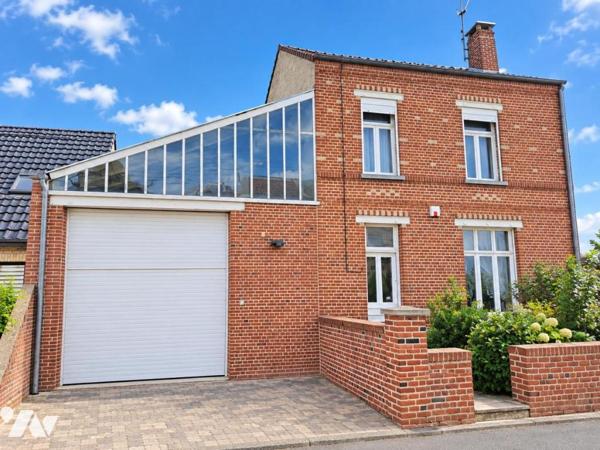 Sin le noble, maison de ville individuelle avec hangar