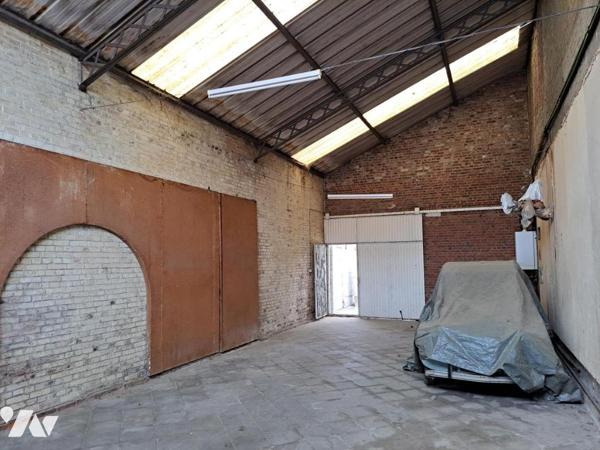 Sin le noble, maison de ville individuelle avec hangar