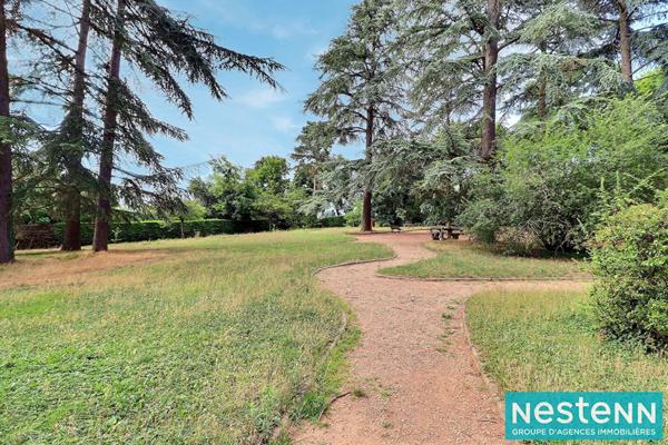 Appartement de type 3 de 80 m² avec balcon et stationnement à Sainte-Foy-lès-Lyon