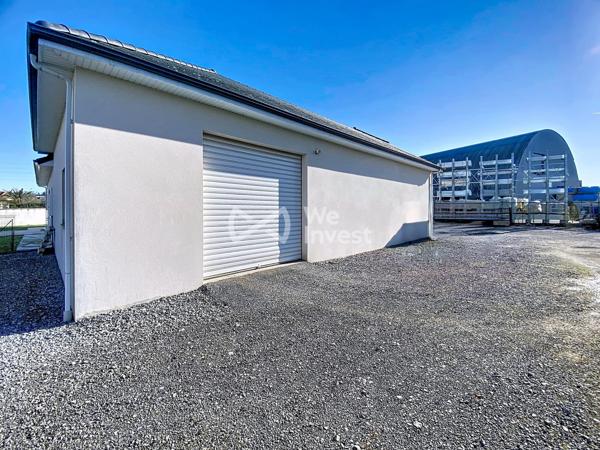 Maison de plain pieds avec entrepôt.
