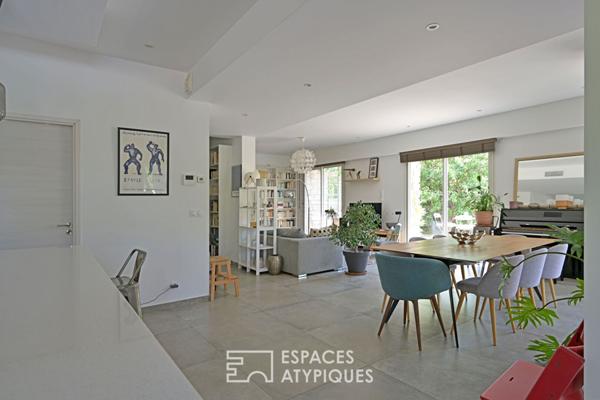 Charme de l’ancien et design contemporain pour cette villa de standing avec piscine