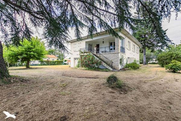 Maison à vendre |  Saint-Seurin-sur-l'Isle |  6 pièces | 139 m²