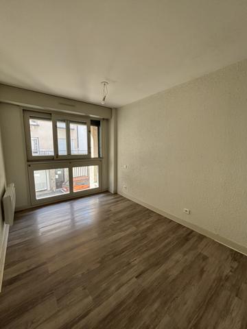 Appartement 4 pièces AURILLAC (15) avec terrasse et parking