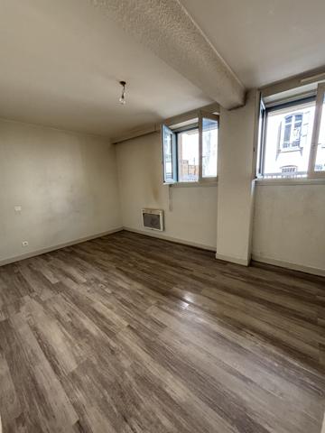 Appartement 4 pièces AURILLAC (15) avec terrasse et parking