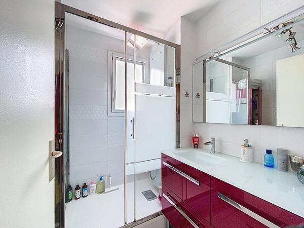 Maison familiale, vie de plain-pied, ouest, jardin, garage, stationnements, C9, écoles, lycée, collège