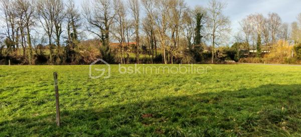 Parcelle constructible dans village convivial à équidistance Pau Morlaàs / Tarbes Ibos.
Écoles primaires et secondaires à proximité. Épicerie à 2kms.
Accès A64 à 15 minutes.

Informations par téléphone de 9h30 à 20h30  7/7.