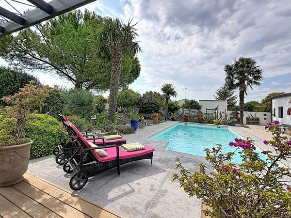 Maison plain-pied 137 m2, 4 chambres - piscine