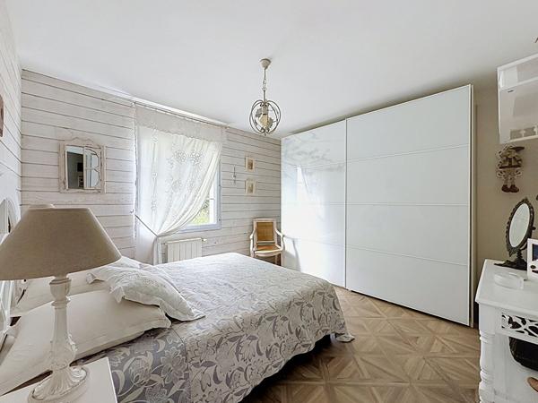 Maison plain-pied 137 m2, 4 chambres - piscine