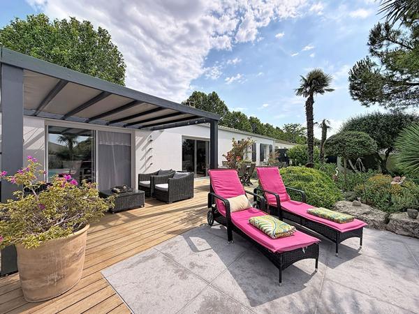 Maison plain-pied 137 m2, 4 chambres - piscine