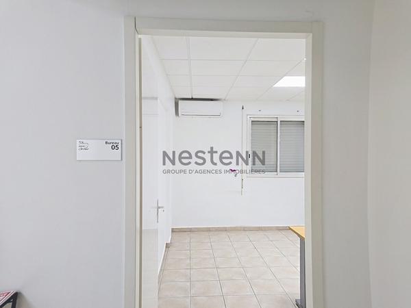 À  LOUER UN BUREAU MEUBLE DE 10.39 M² À POINTE-A-PITRE