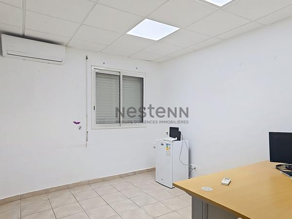 À  LOUER UN BUREAU MEUBLE DE 10.39 M² À POINTE-A-PITRE