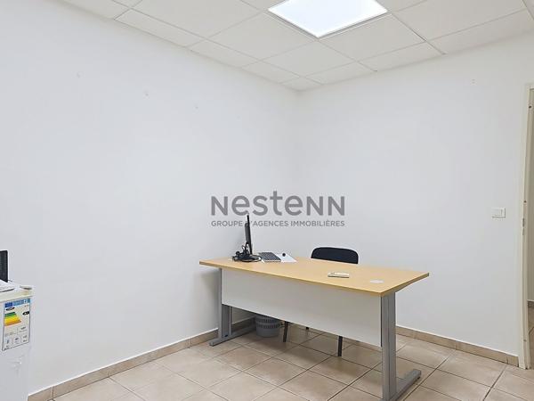 À  LOUER UN BUREAU MEUBLE DE 10.39 M² À POINTE-A-PITRE