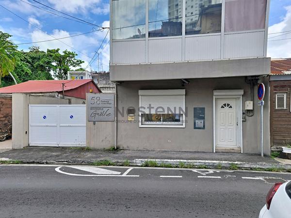 À  LOUER UN BUREAU MEUBLE DE 10.39 M² À POINTE-A-PITRE