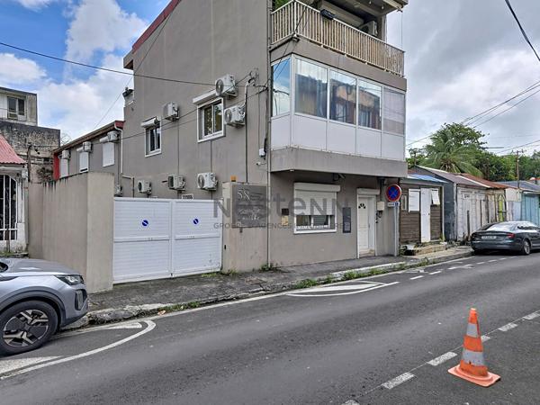 À  LOUER UN BUREAU MEUBLE DE 10.39 M² À POINTE-A-PITRE