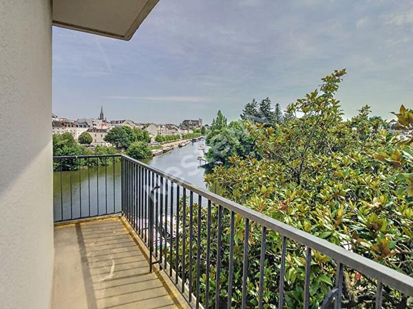 NANTES - QUAI DE VERSAILLES / Appartement 3 pièces 2 chambres, VUE ERDRE, balcons, parking, cave