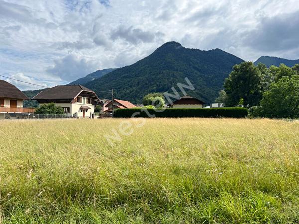 Terrain de 923 m² à Faverges-Seythenex libre de construction et CES non réglementé