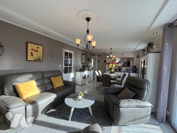 Maison individuelle sur les hauteurs de Chambéry de 130 m² avec un appartement indépendant.

...