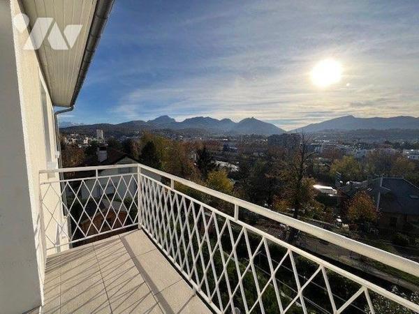 Maison individuelle sur les hauteurs de Chambéry de 130 m² avec un appartement indépendant.

...