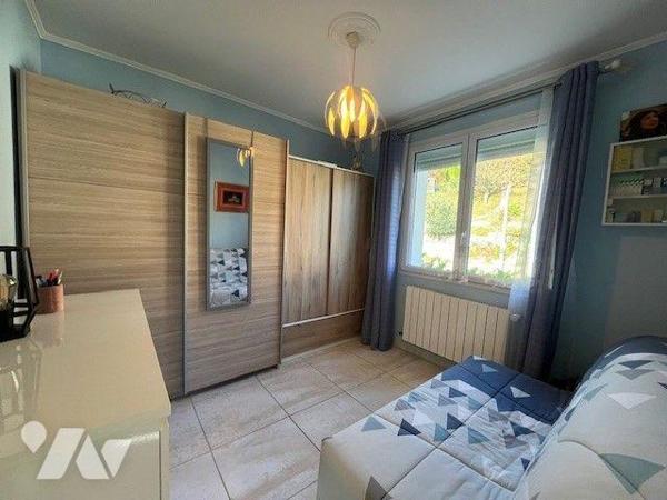 Maison individuelle sur les hauteurs de Chambéry de 130 m² avec un appartement indépendant.

...