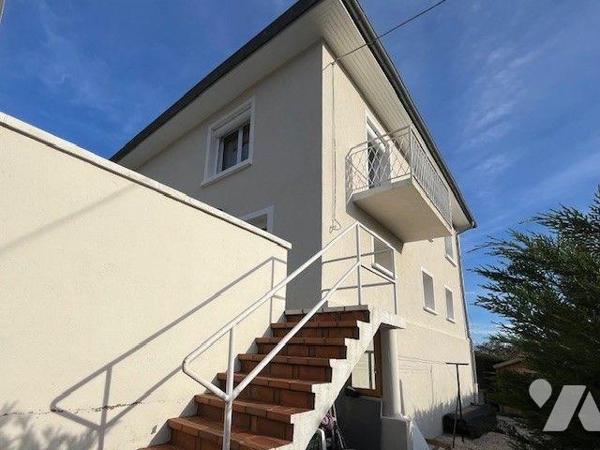 Maison individuelle sur les hauteurs de Chambéry de 130 m² avec un appartement indépendant.

...