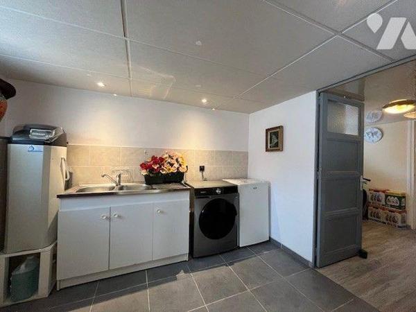 Maison individuelle sur les hauteurs de Chambéry de 130 m² avec un appartement indépendant.

...