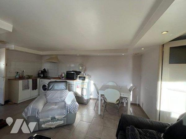 Maison individuelle sur les hauteurs de Chambéry de 130 m² avec un appartement indépendant.

...