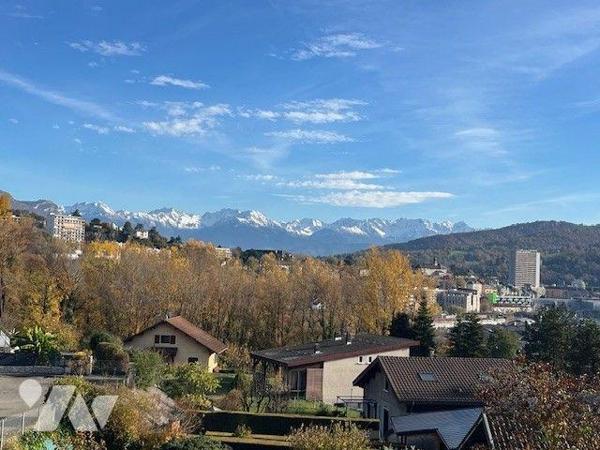 Maison individuelle sur les hauteurs de Chambéry de 130 m² avec un appartement indépendant.

...