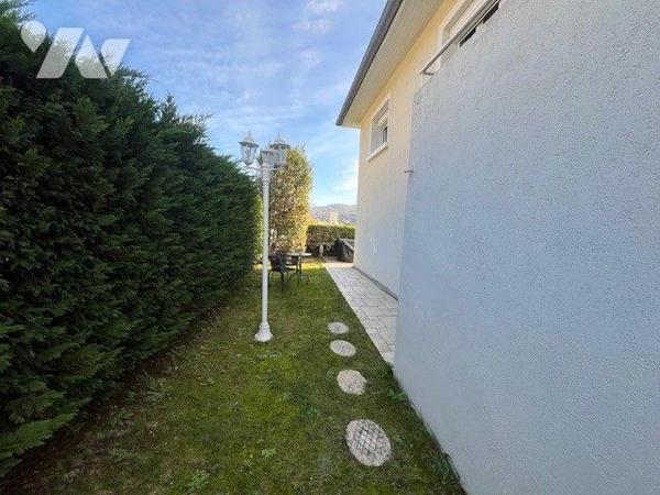 Maison individuelle sur les hauteurs de Chambéry de 130 m² avec un appartement indépendant.

...