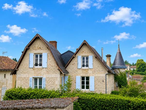 Maison Médiévale avec Tour, Caves et Puits - 4 chambres, cou