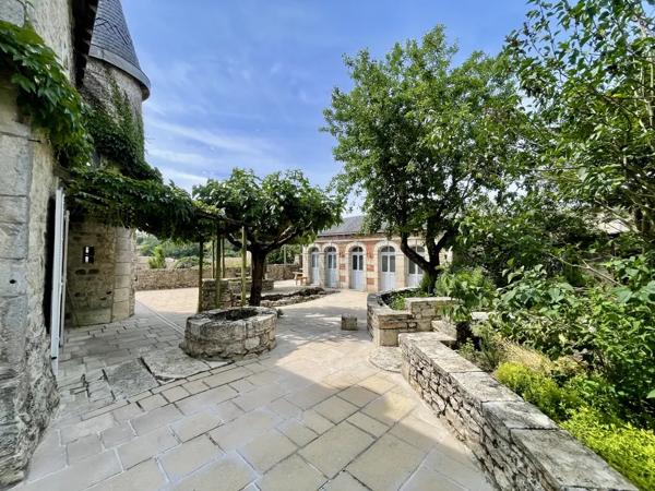 Maison Médiévale avec Tour, Caves et Puits - 4 chambres, cou