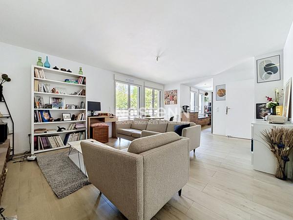 ISSY LES MOULINEAUX - Appartement 4 pièces traversant avec balcons immeuble récent de 2022