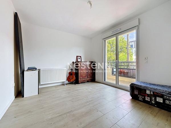 ISSY LES MOULINEAUX - Appartement 4 pièces traversant avec balcons immeuble récent de 2022