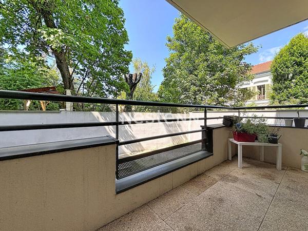 ISSY LES MOULINEAUX - Appartement 4 pièces traversant avec balcons immeuble récent de 2022