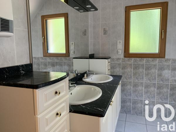 Maison 7 pièces de 120 m² à Gourin (56110)