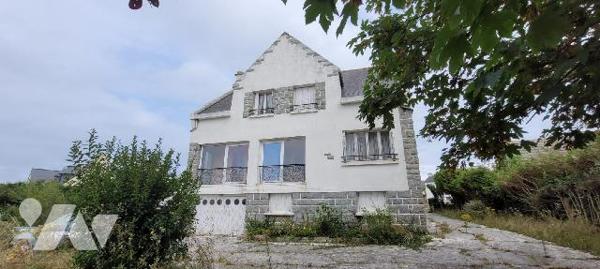 CAMARET SUR MER - Très belle vue sur mer pour cette maison traditionnelle de bonne construction...