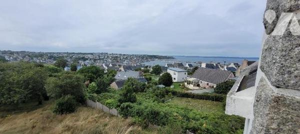 CAMARET SUR MER - Très belle vue sur mer pour cette maison traditionnelle de bonne construction...